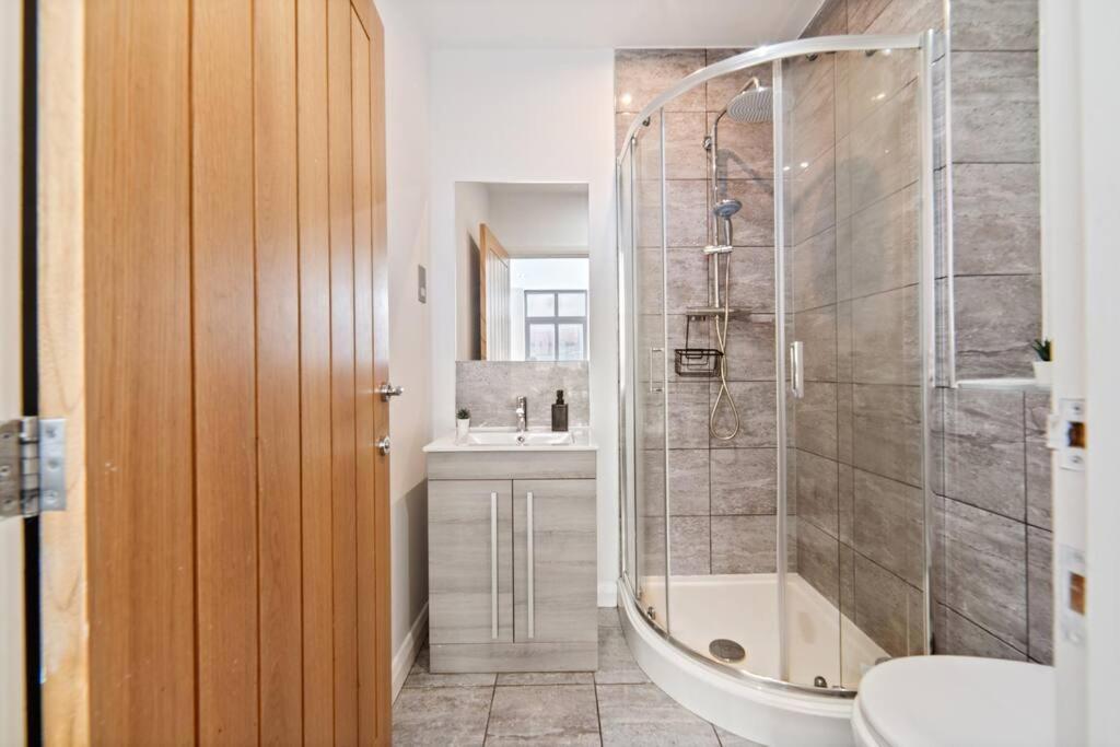 Urban Comfort Getaway- Leicester City Centre ภายนอก รูปภาพ